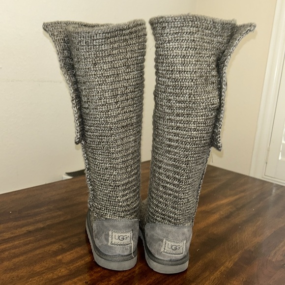 Ugg women’s classic cardy boots.. - Picture 3 of 12